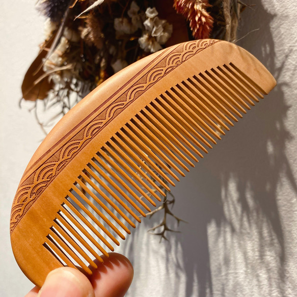 桃の木 モモノキ くし 木製櫛 桃木細工【桃太郎】両面彫刻 お守り