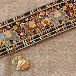 インド手刺繍 敷物 ラグ ミラーワーク パッチワーク ラリーキルト