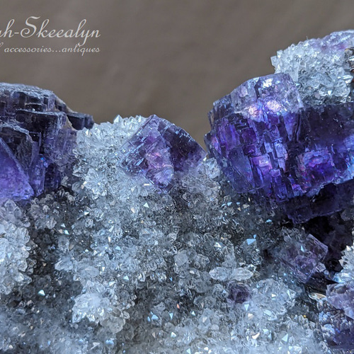 フローライトONクォーツ・原石クラスター（蛍石）Fluorite｜スペイン産