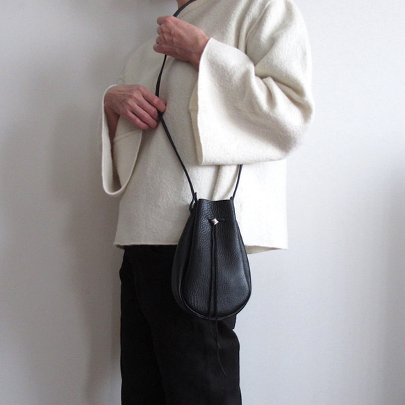 イタリアンレザー 巾着バッグ レザーポーチ ポーチバッグ スマホケース