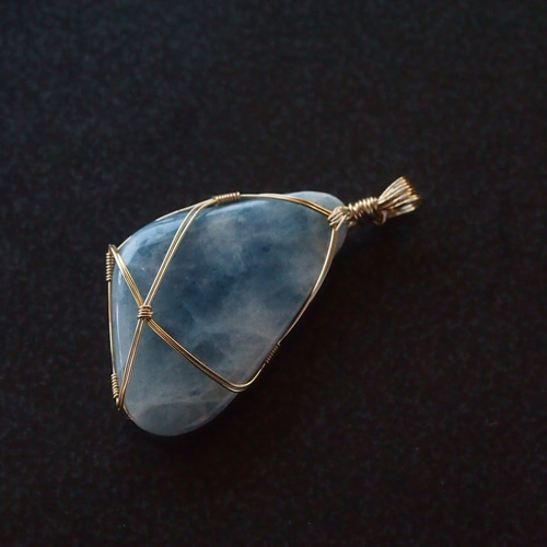 糸魚川産コン沢青翡翠の女神巻き®ペンダントトップ ペンダントトップ