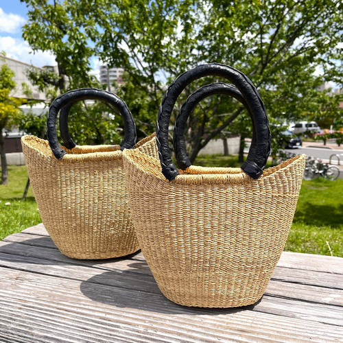 ボルガ丸底バスケット／ナチュラル／黒革ハンドル（ブルキナ・ガーナ