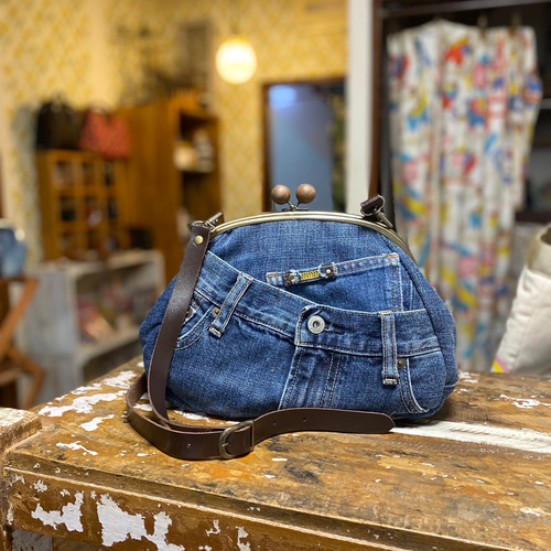 デニムリメイクがま口ショルダーバッグ♪スマホのおうちがあるバッグ