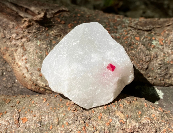 ミャンマー産 レッドスピネル母岩付き原石 ② 天然石 stonetatsuya