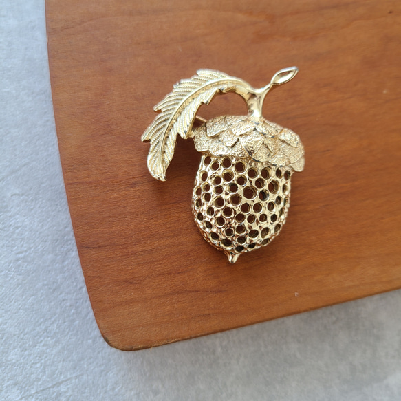 大人のラッキーモチーフ 海外ヴィンテージブローチ どんぐり ブローチ