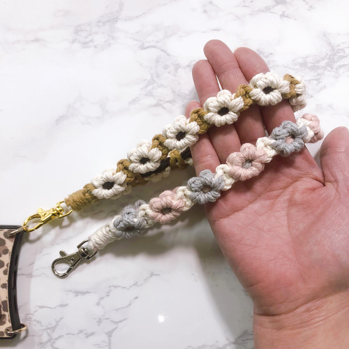 選べる29色】 マクラメ編み フラワーハンドストラップ その他