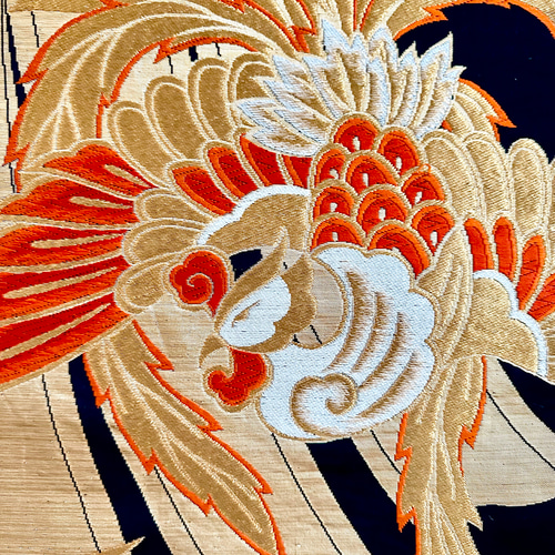 帯のタペストリー 漆黒に金色の鳳凰 帯 リメイク インテリア 掛け軸