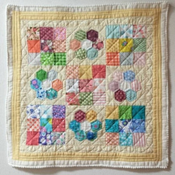 ☆幸せのイエロータペストリー☆パッチワーク・キルトタペストリー