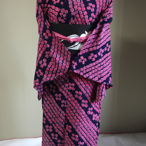 ◇現代 有松鳴海絞 浴衣◇【濃紺赤紫】斜めにはしる傘絞りの幾何学模様