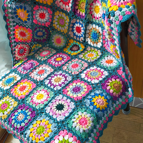 送料無料】ブランケット 緑② マルチカバー グラニースクエア 編み物