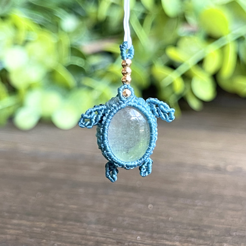 アクアマリン［カメ］マクラメアクセサリー〈チャーム､ネックレス