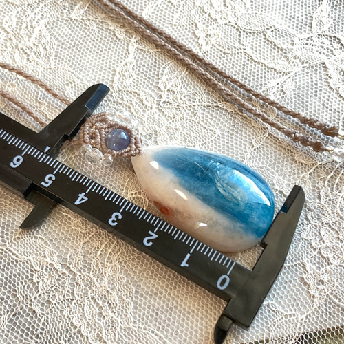 アクアマリンインクォーツ（シリカ母岩つきアクアマリン） マクラメ