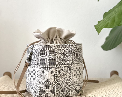 ⚮̈ミナペルホネン forest tile beige ネリオバッグ 巾着バッグ