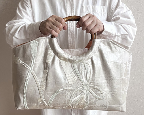 着物リメイク バッグ【バンブーハンドル帯バッグ （特大）白地に組み紐