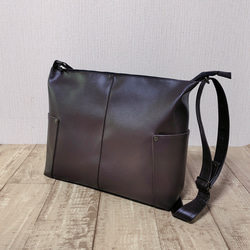 A4対応仕切りショルダーバッグ（ダークブラウンpvcレザー） ショルダー