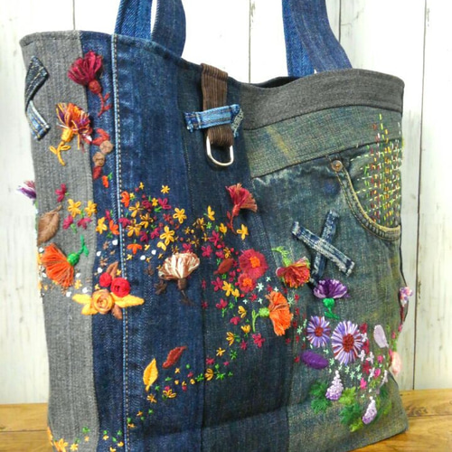 大きめ 花刺繍 デニムバック ～ リメイクバック パッチワークバック
