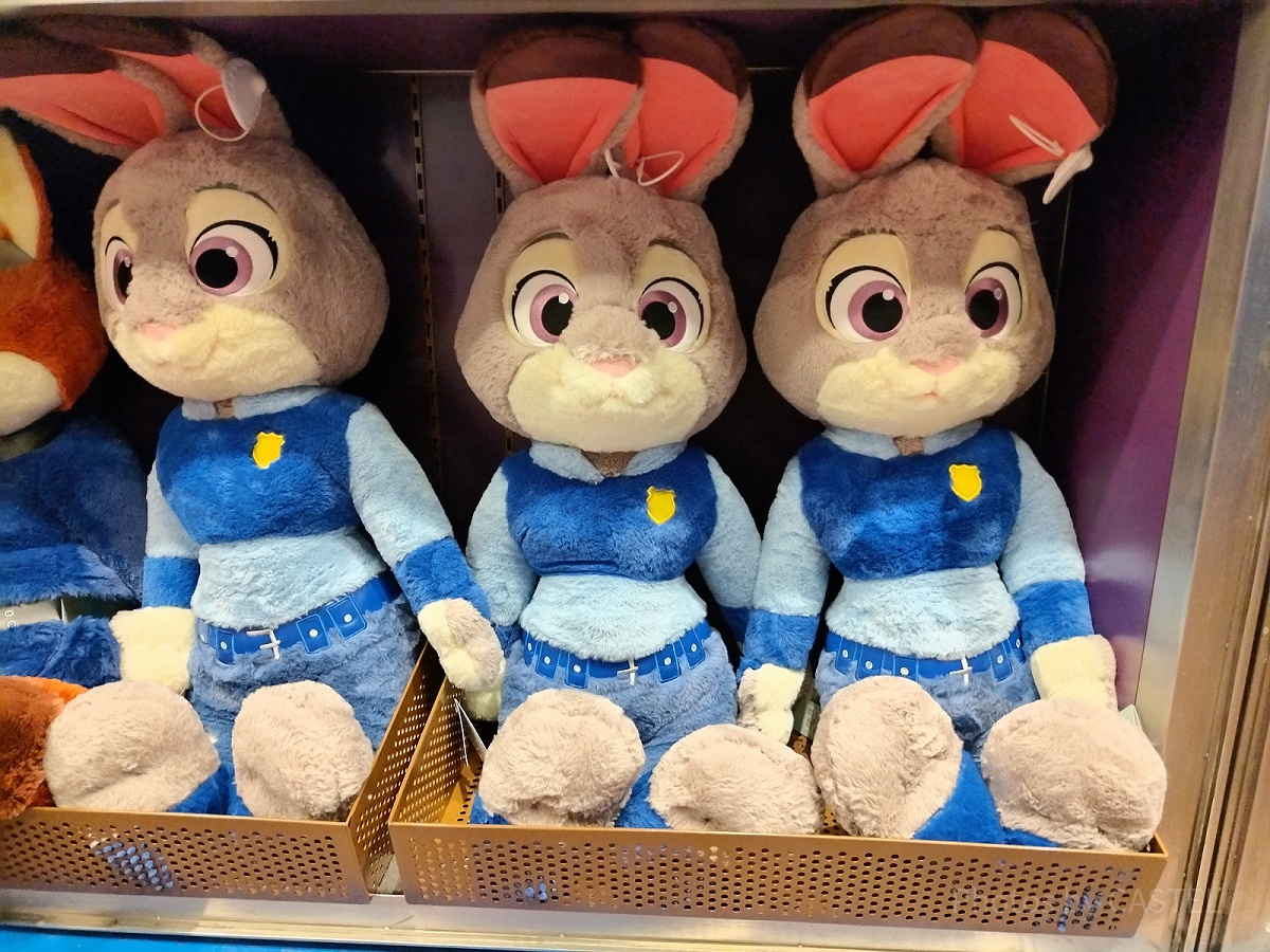 上海ディズニーズートピアグッズ：ジュディの警官ぬいぐるみ(L