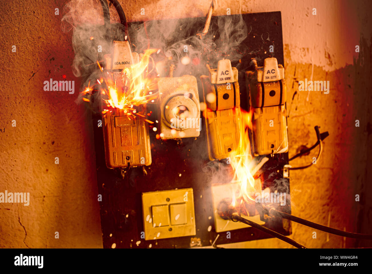 Short circuit hi-res stock photography and images - Alamy