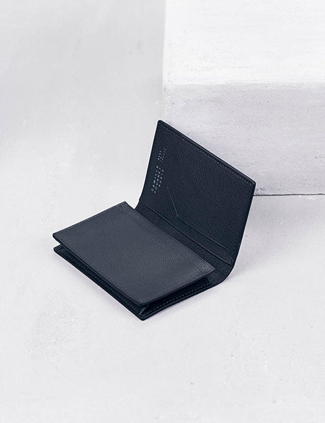 21.14 ビジネスカードケース リザード マリーン – Camille Fournet