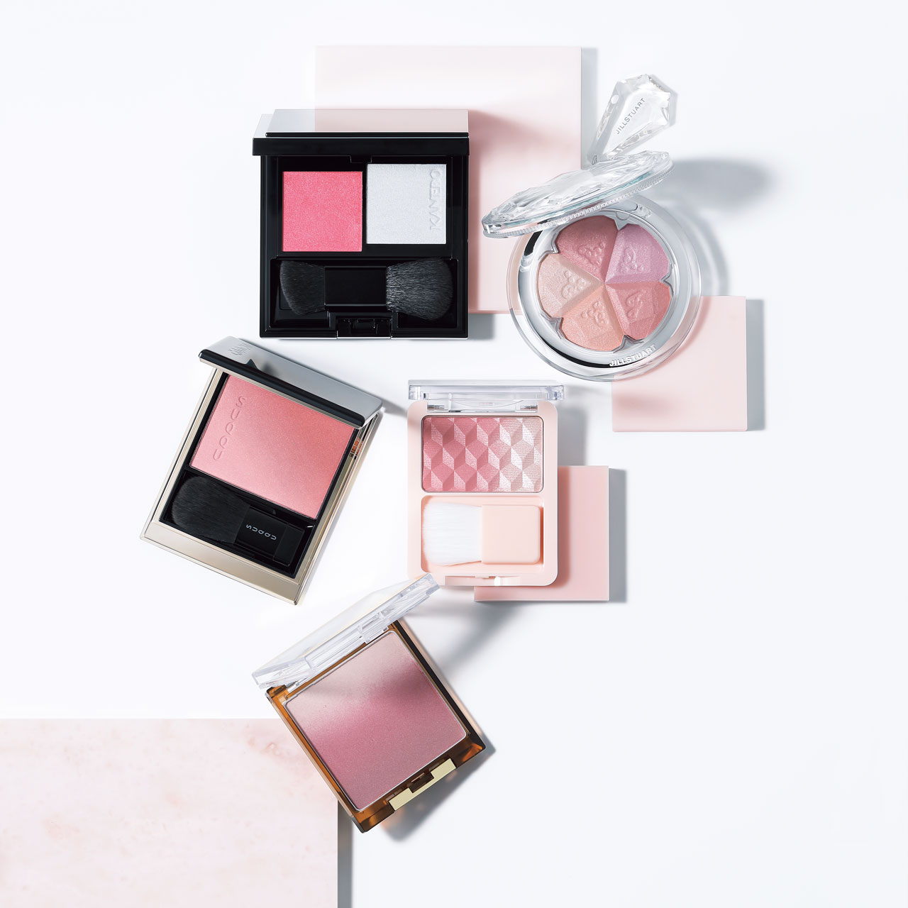 ハイライトとチークが一体化したコスメが流行中♡ベリーピンクの最新