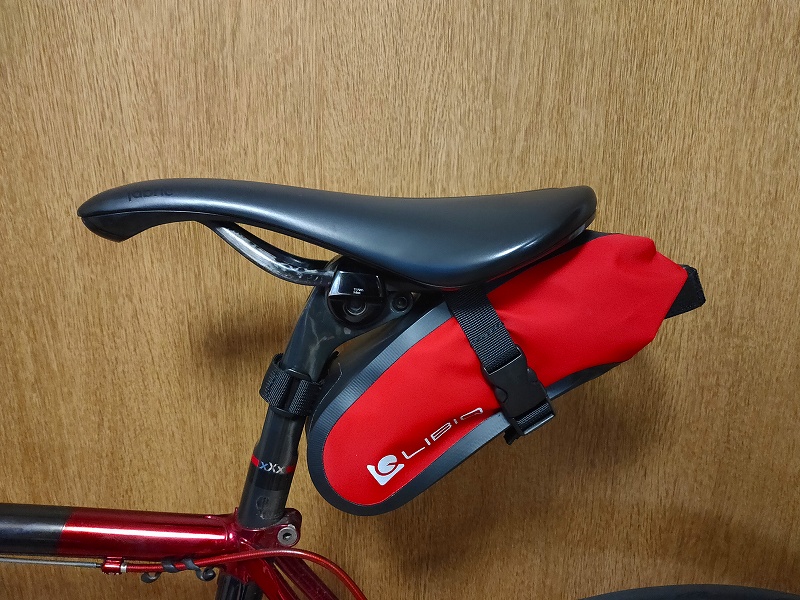 レビュー】LIBIQ「オールウェザーロール防水サドルバッグ」 - 東京