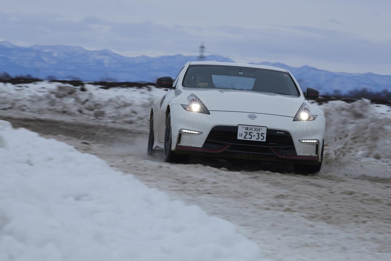 後輪駆動やスポーツカーでスノードライブ！ スカイライン400Rと