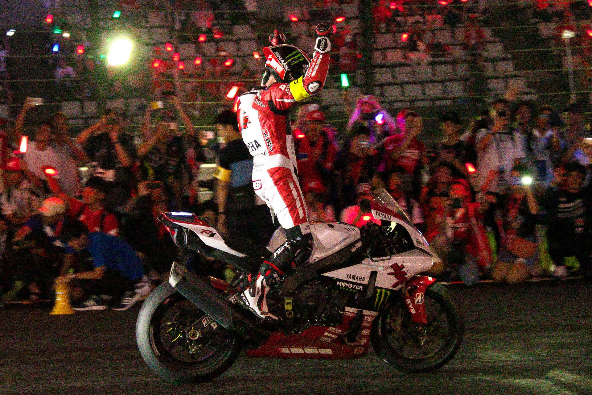 鈴鹿8耐 2018】21号車YAMAHA FACTORY RACING TEAMが4連覇達成 - Car Watch