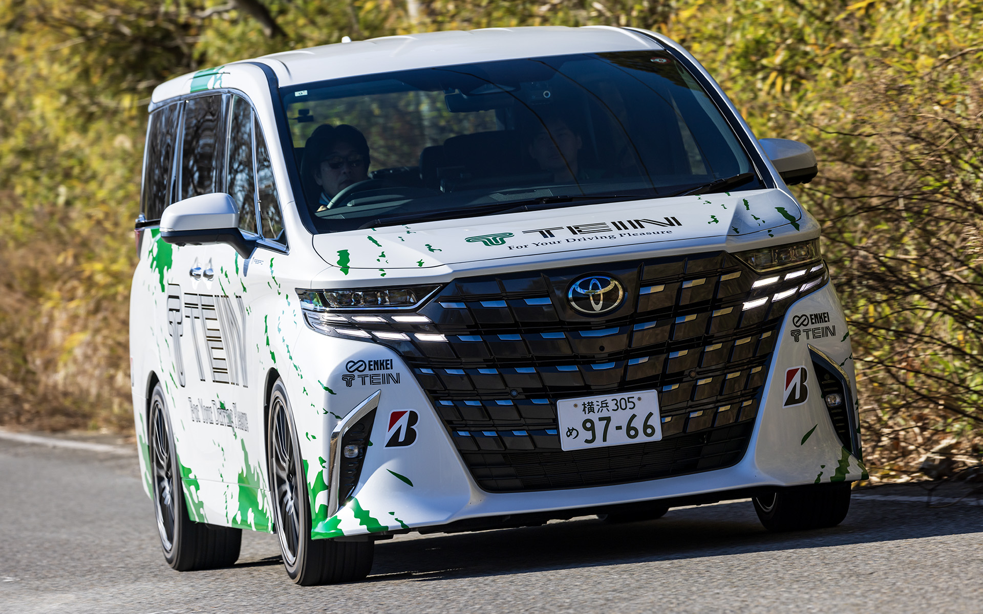 テインのフルスペック車高調「RX1」と減衰力コントローラ「EDFC5」で