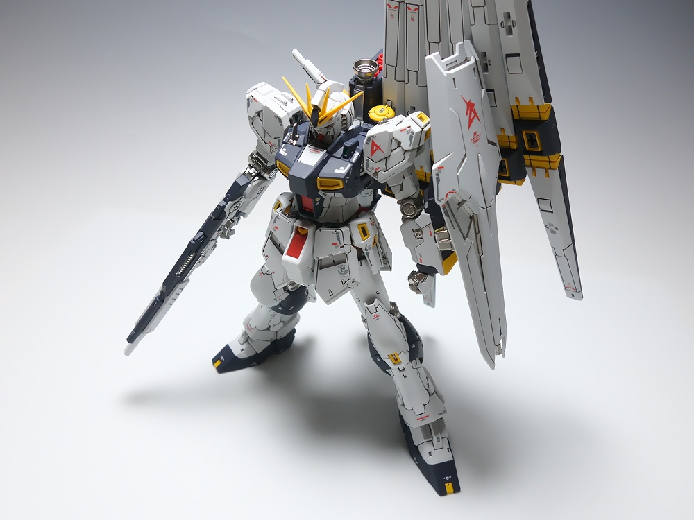 モリ リン RG ニューガンダム 全塗装完成品 RG ガンプラ νガンダム 全