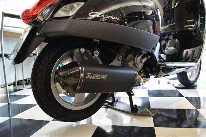 AKRAPOVIC スリップオンe1マットブラック | Vespa（ベスパ）の事なら