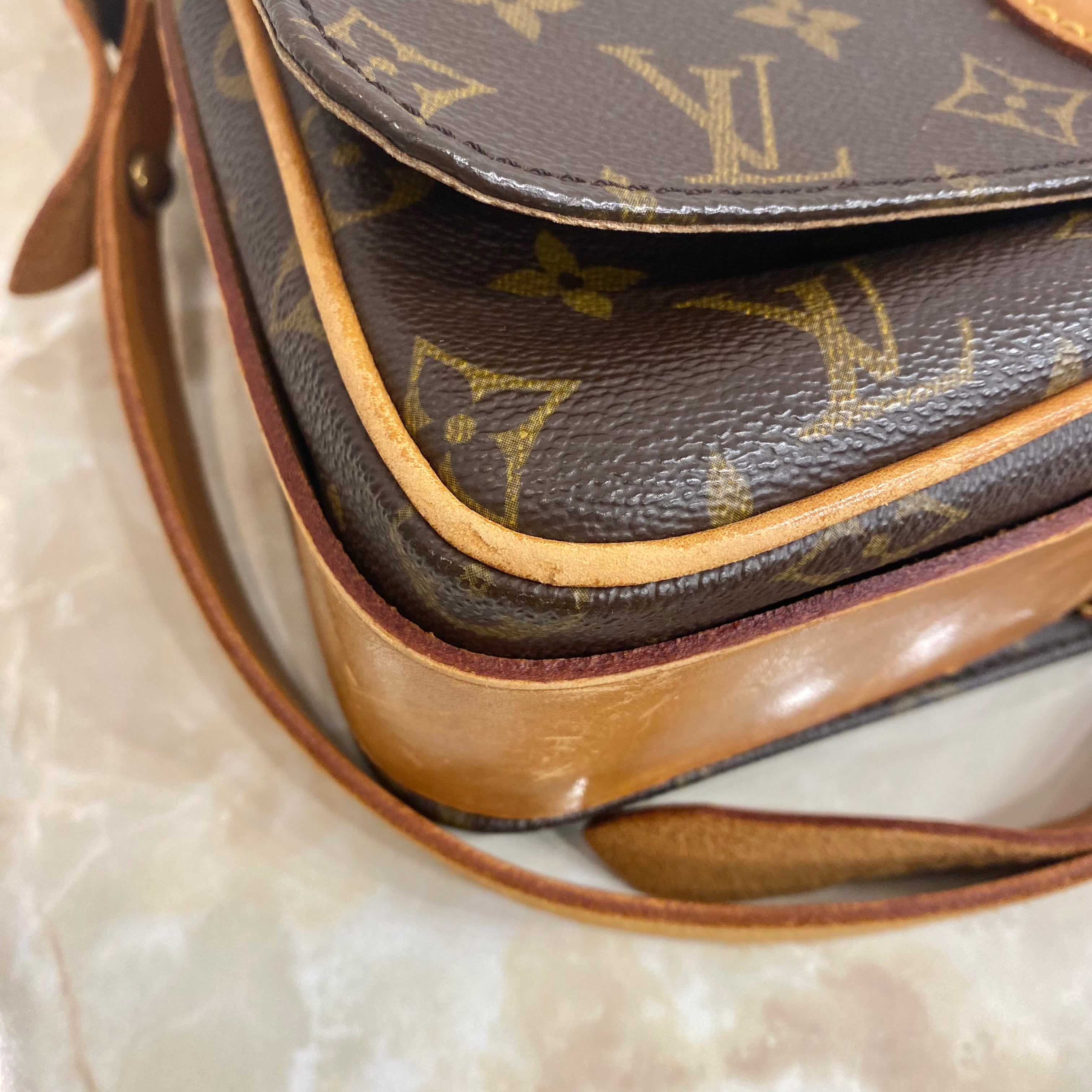 LOUIS VUITTON モノグラム カルトシエール