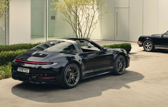 ポルシェデザインの創立50周年を記念した911タルガ4 GTSベースの特別