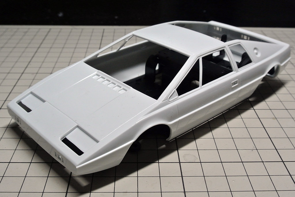 えっ、ボディを真っぷたつに!?ニチモ製プラモ「ロータス・エスプリS1