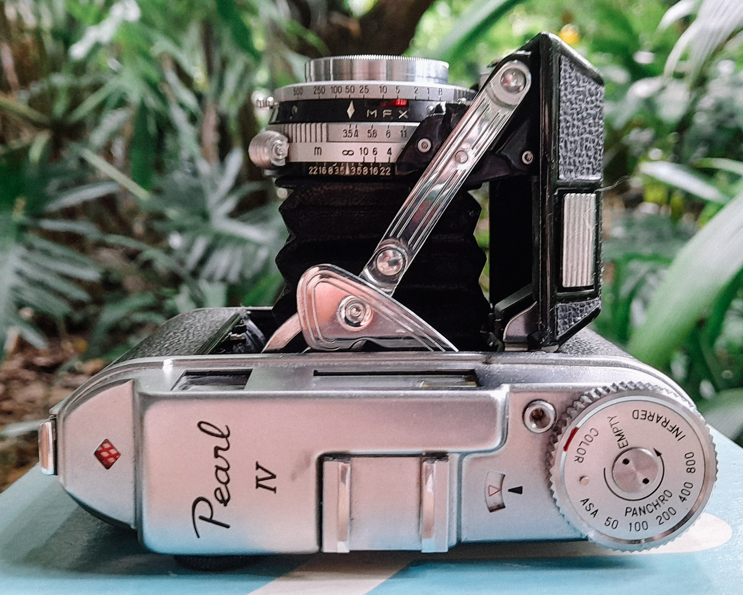 Konishiroku ( Konica ) Pearl IV – The Last, Best 645 Folder