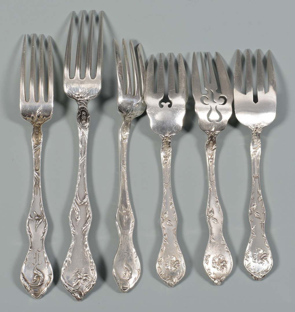 Lot 39: Reed & Barton Les Cinq Fleurs Sterling Flatware, 1 | Case