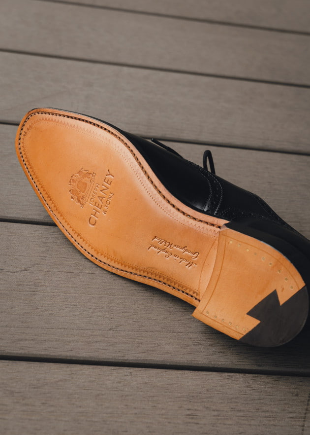 先見せエーダブ〜〈CHEANEY〉セミブローグシューズ〜｜BEAMS F