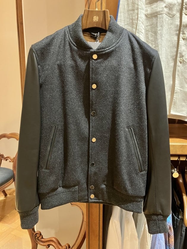 CINQUANTA〉別注のコンビレザースタジャンに新色が追加されました