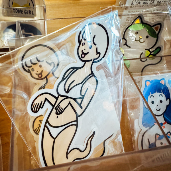 白根ゆたんぽが描く、シュールえっちな女の子、｜ぼくおおくぼ｜BEAMS