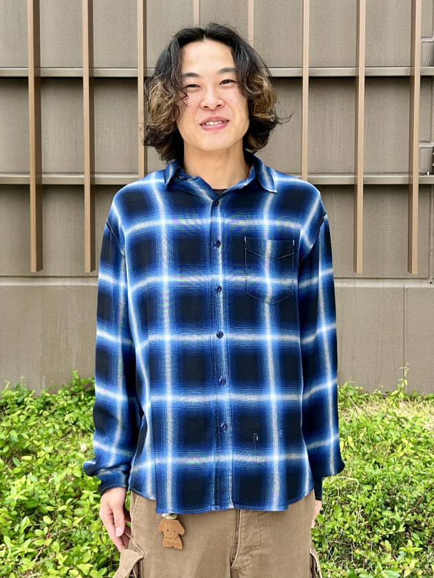 レギュラーカラーのレーヨンシャツ。REMI RELIEFから人気のチェック