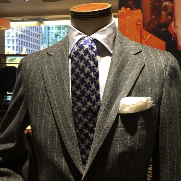 奥のスーツコーナーから、BEAMS F のスーツです。｜ビームス ハウス