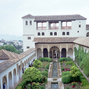 74/75 アセキアの中庭 - 建築小考 日々の考察