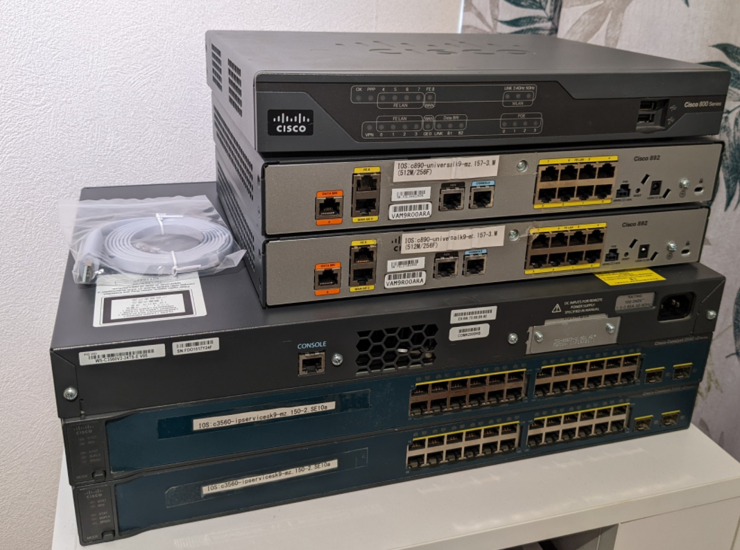 Ciscoルーター 891FJ-K9-V01と892J-K9-V02の外観を比較してみた - t