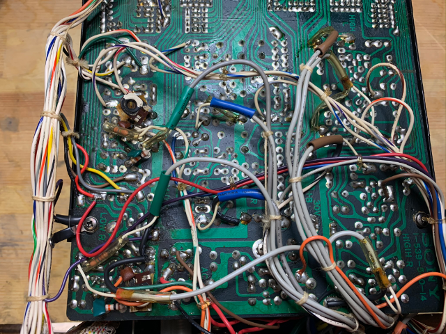 マルチアンプ化の夢に向かって チャンネルデバイダー TA-4300F の