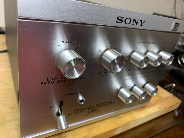 マルチアンプ化の夢に向かって チャンネルデバイダー TA-4300F の