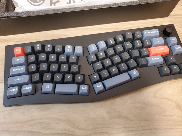 Keychron V8（アリス配列・赤軸）を買った - アウトプッツ