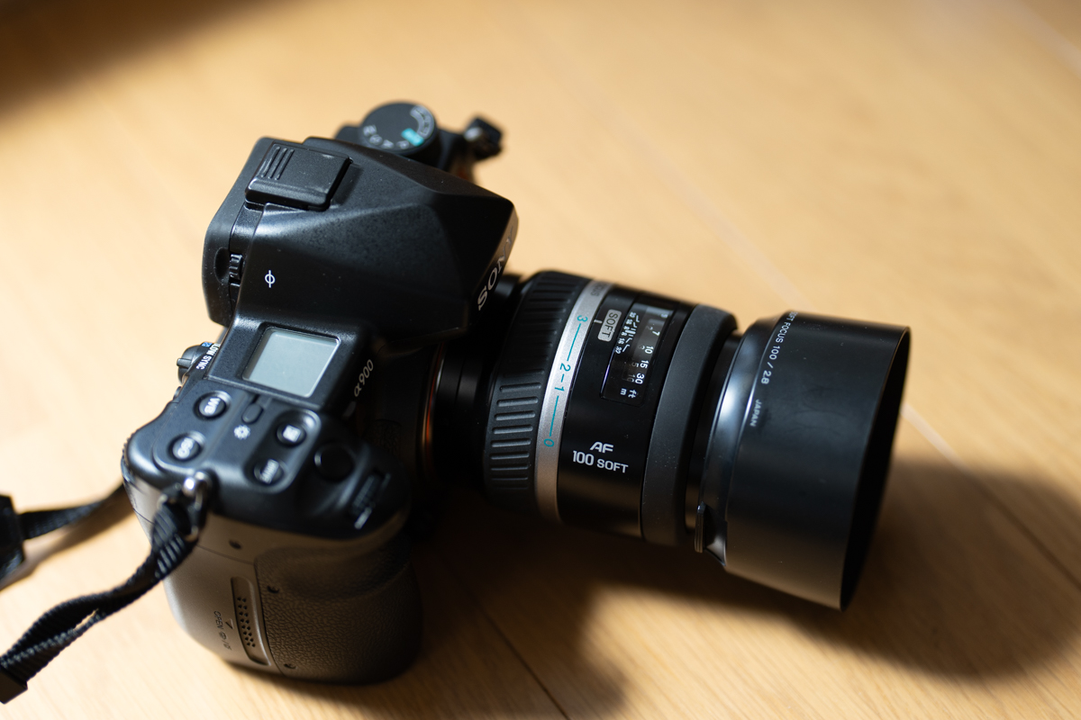 MINOLTA AF SOFT FOCUS 100mm F2.8でモノクローム - アルファ・プラス