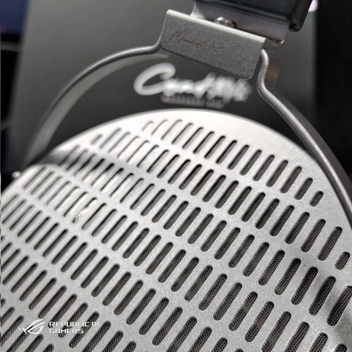 水月雨（Moondrop）が生んだ最高にナチュラルなヘッドホン -COSMO