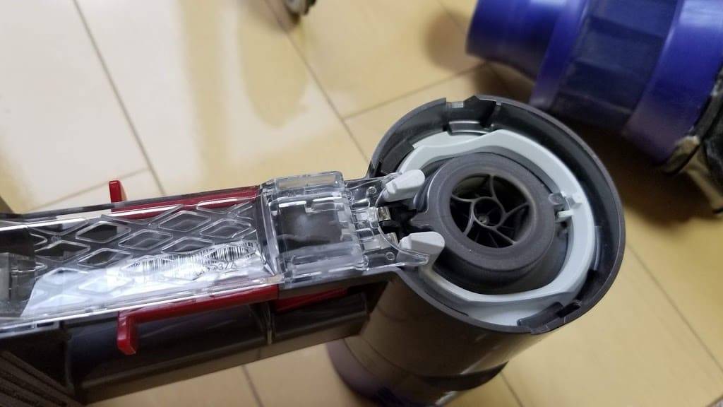 ダイソンを分解して水洗いしました。【V6 Fluffy】 - PONPONパンパン
