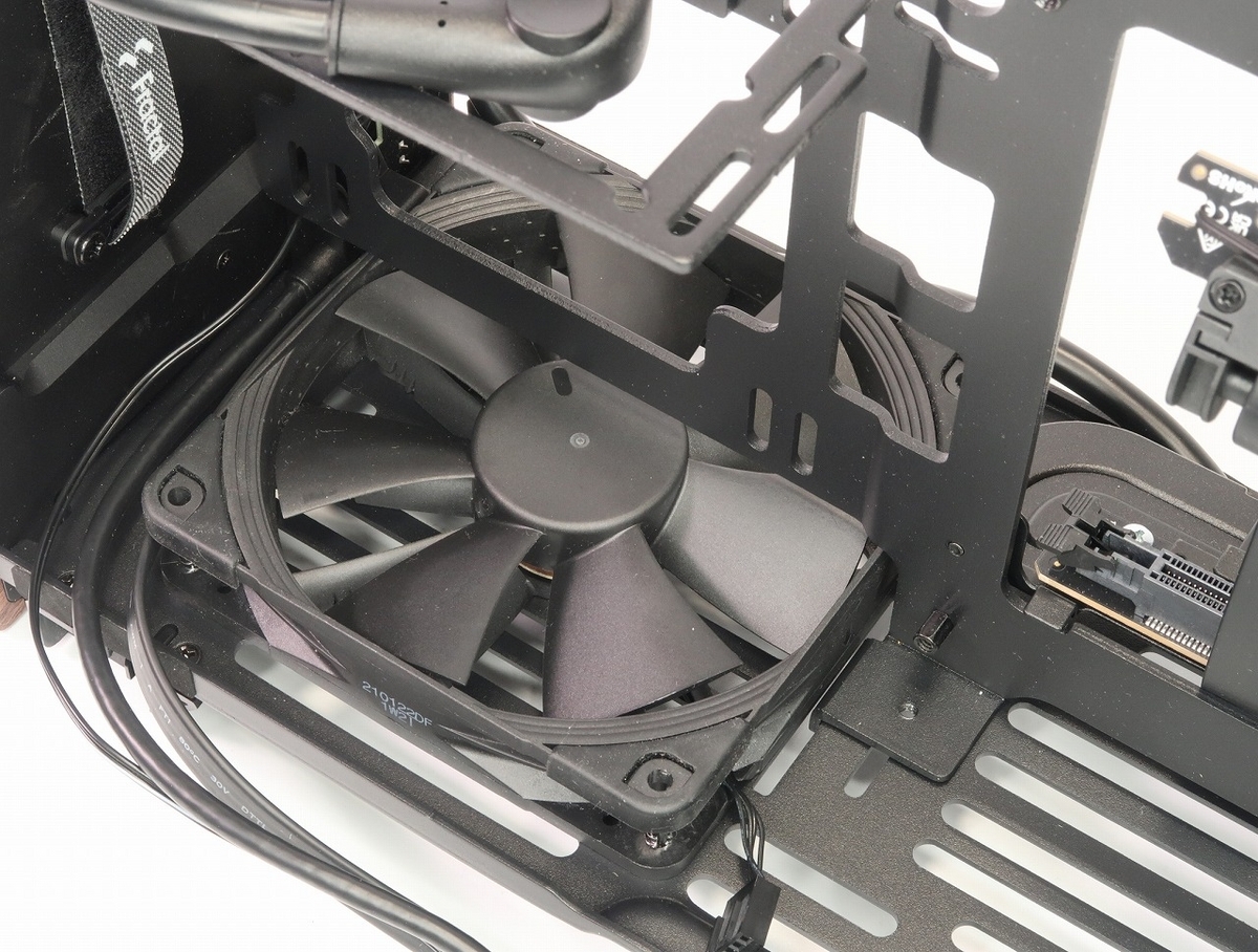 ゲーム要素皆無！】Fractal Design社 小型PCケース「Terra」をレビュー