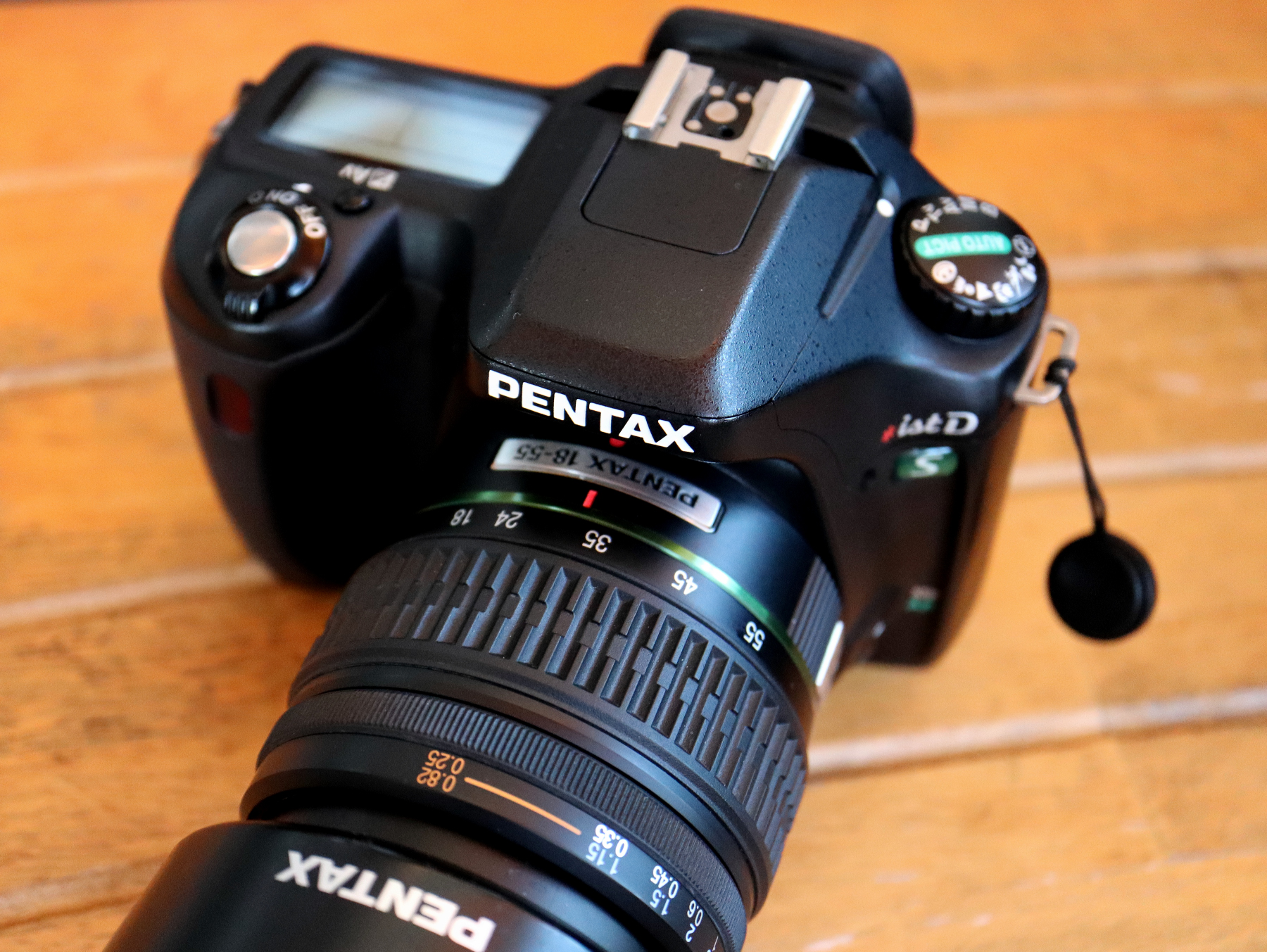 単3電池、でしか動かせないデジタル一眼レフがある - Foto Anthem